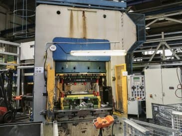 Čelní pohled  na SMERAL LKT 250 stroj