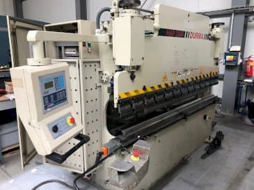 Čelní pohled  na Durma HAP 2560  stroj