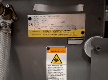 Čelní pohled na FANUC Roboshot S100iA stroj