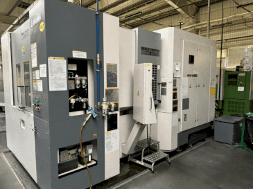 Čelní pohled na Okuma MB 5000H stroj