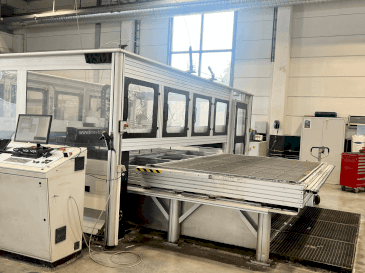 Čelní pohled na Imes-Icore CUT matic WJ 3020 stroj