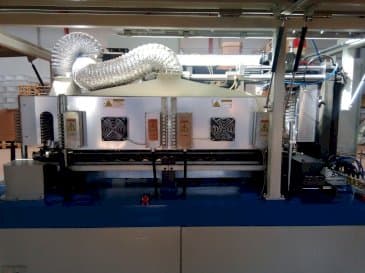 Čelní pohled  na YANCED YS600  stroj