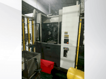 Čelní pohled na Okuma MB-5000H stroj