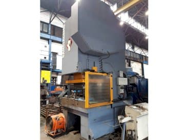 Čelní pohled  na Sangiacomo T.450 RCE  stroj