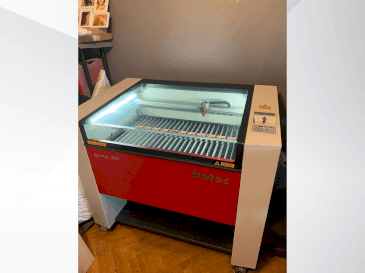 Čelní pohled na Trotec Speedy 360 stroj