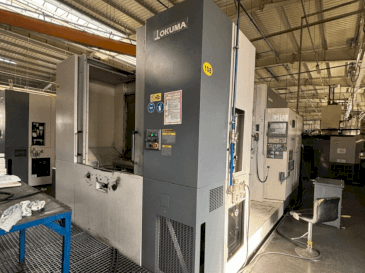Čelní pohled na Okuma MA 600 HB stroj