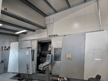 Čelní pohled  na DMG Gildemeister GMX 400 linear  stroj