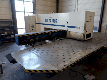 Čelní pohled  na LVD DELTA 1500 LB  stroj