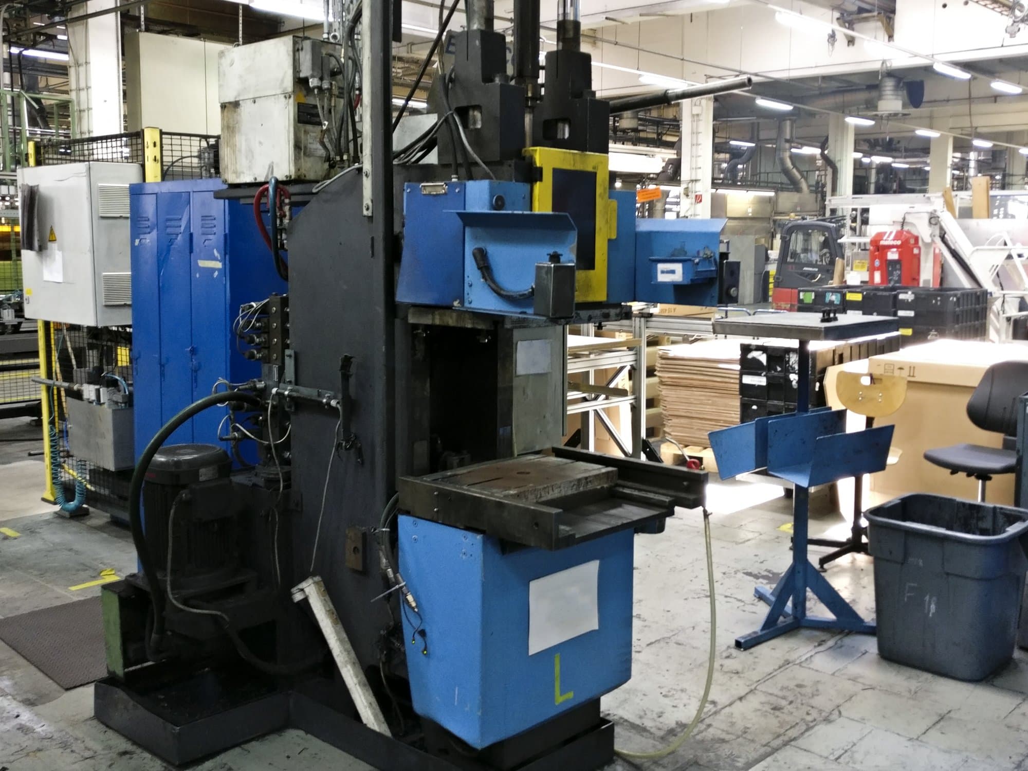 Levý pohled  na Kloeckner Desma 956.050 stroj