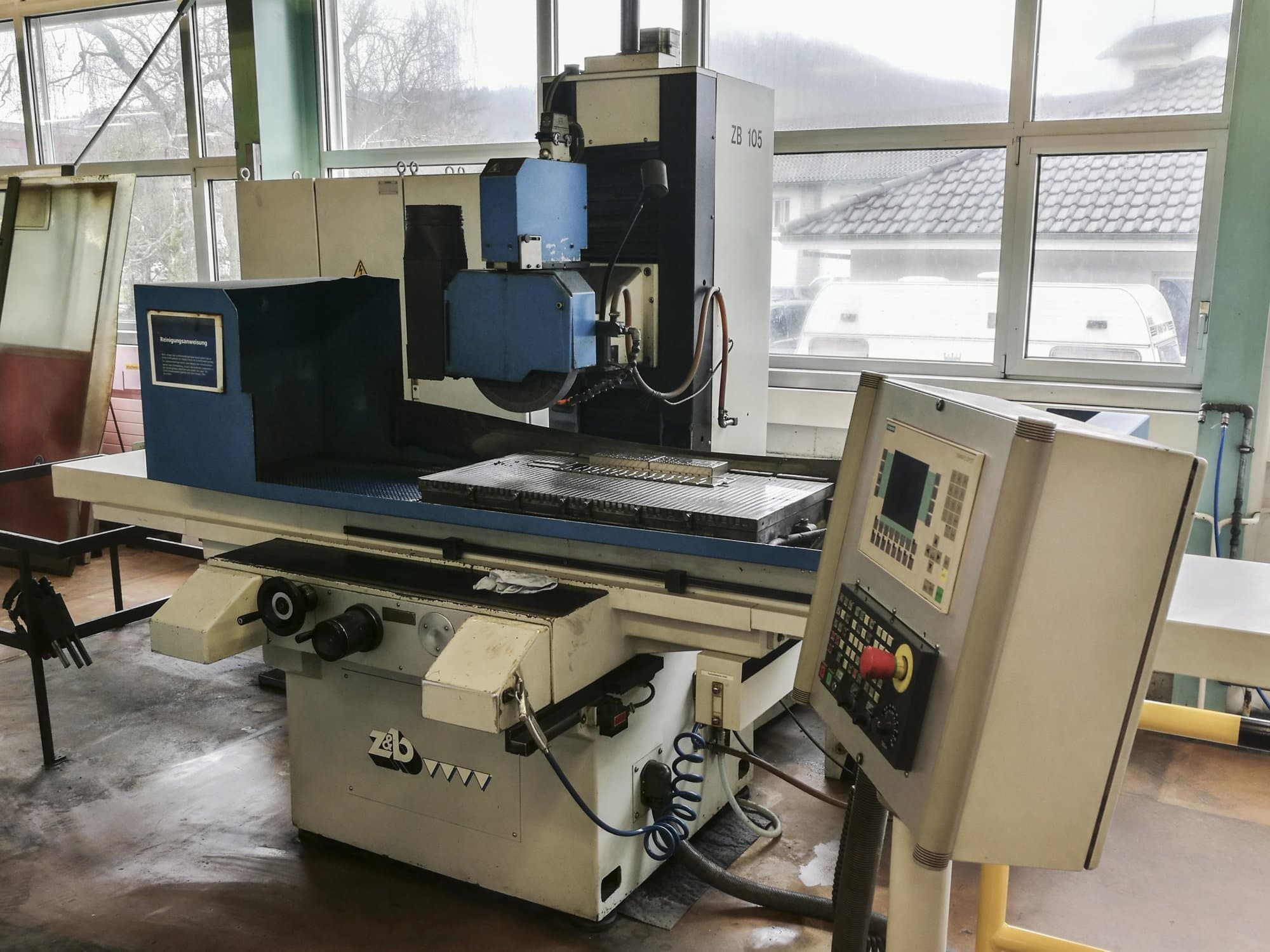 Čelní pohled na ZIERSCH & BALTRUSCH NC-SUPERPLUS ZB 105 stroj