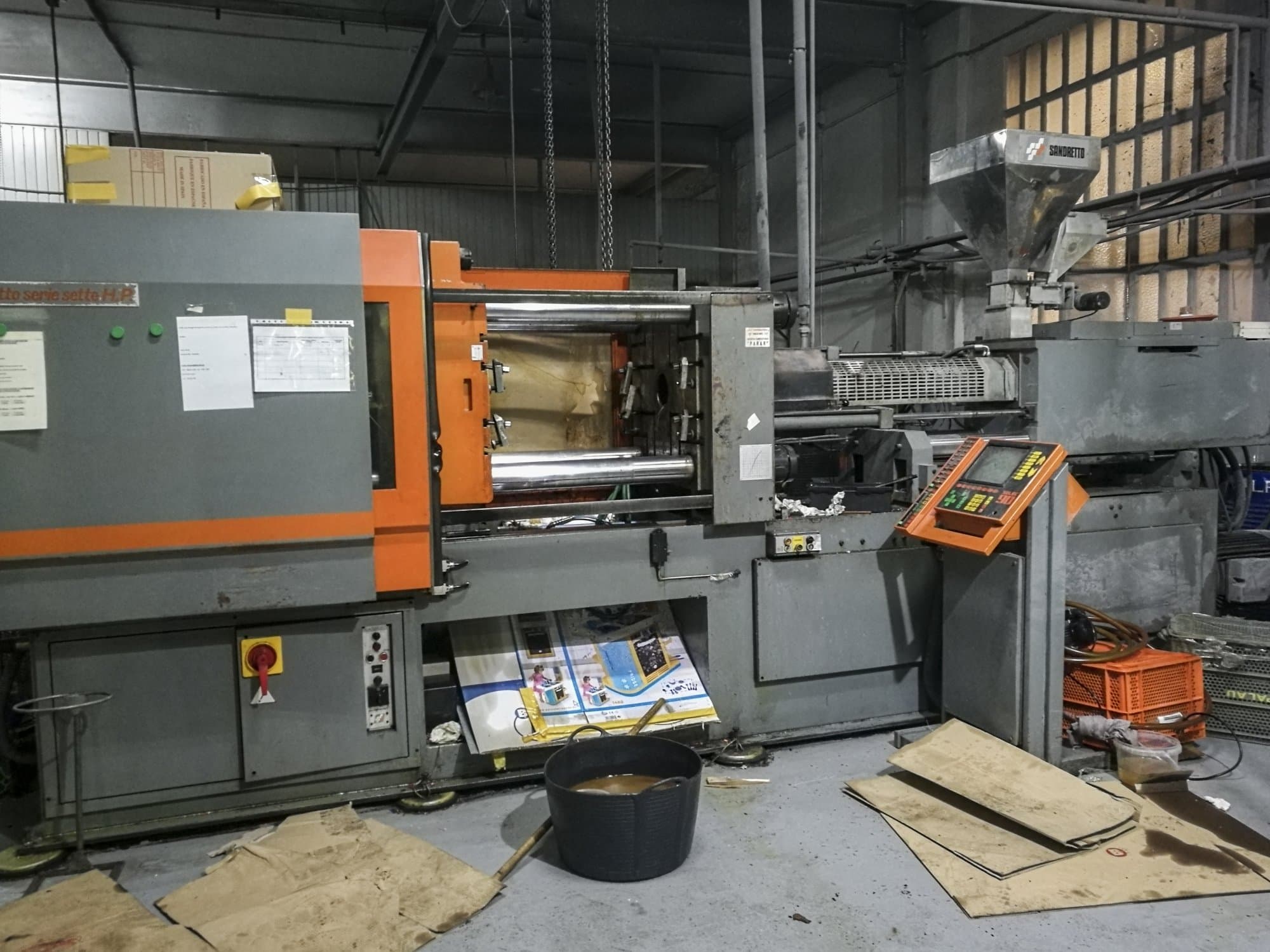 Čelní pohled na SANDRETTO S.7.250 stroj