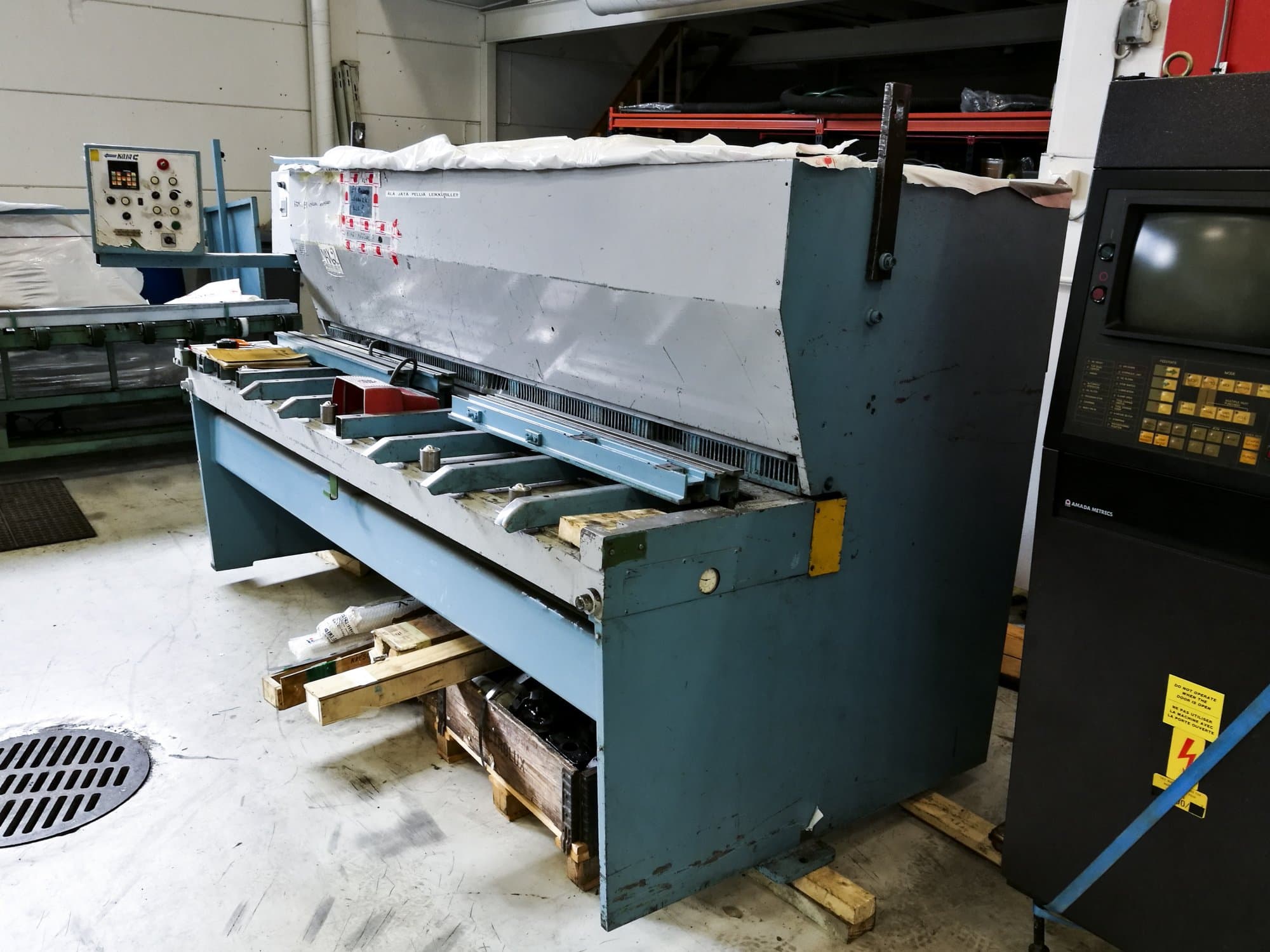 Čelní pohled na CHE 25/4 stroj