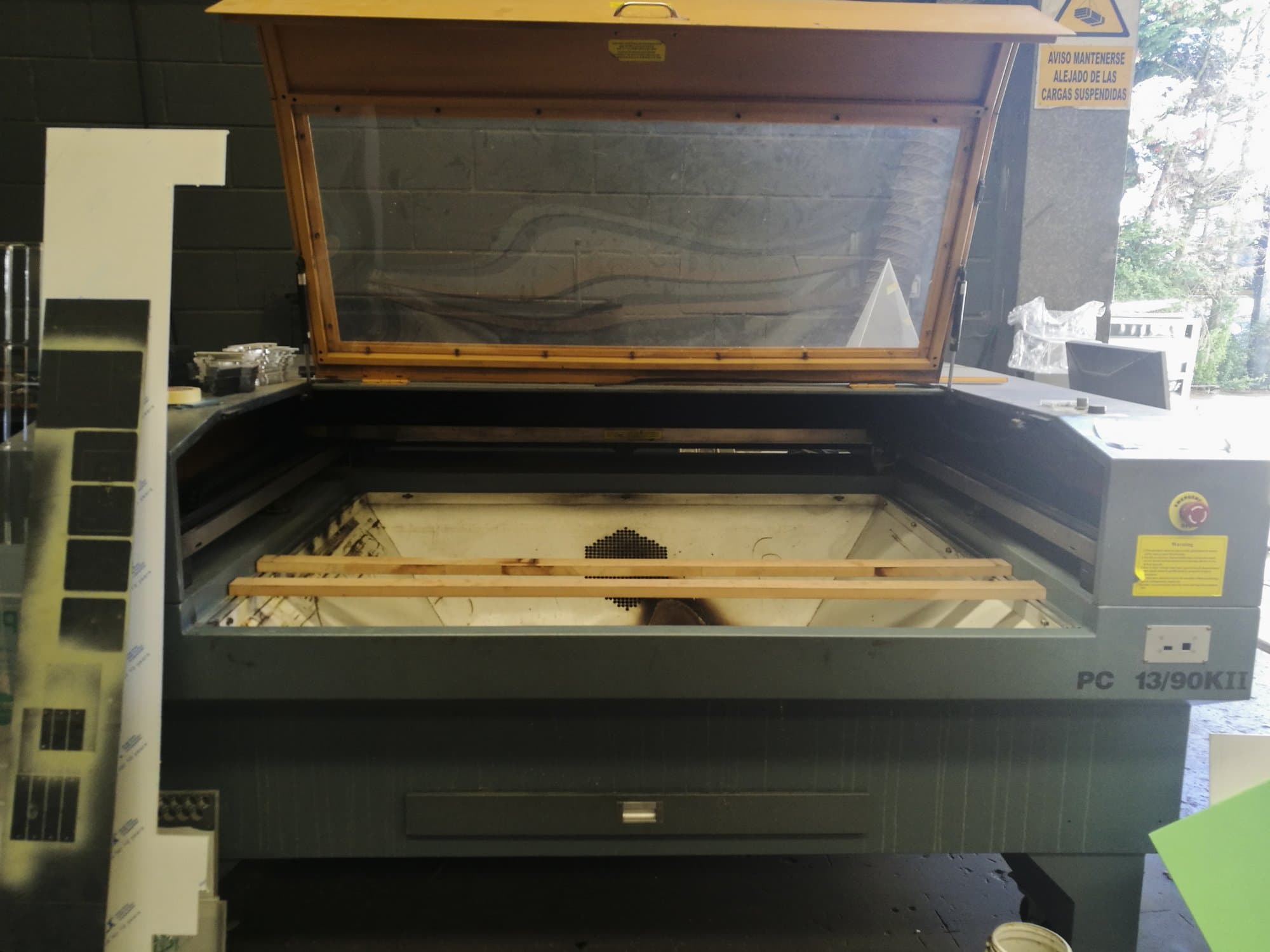 Čelní pohled  na PC 13/90KII stroj