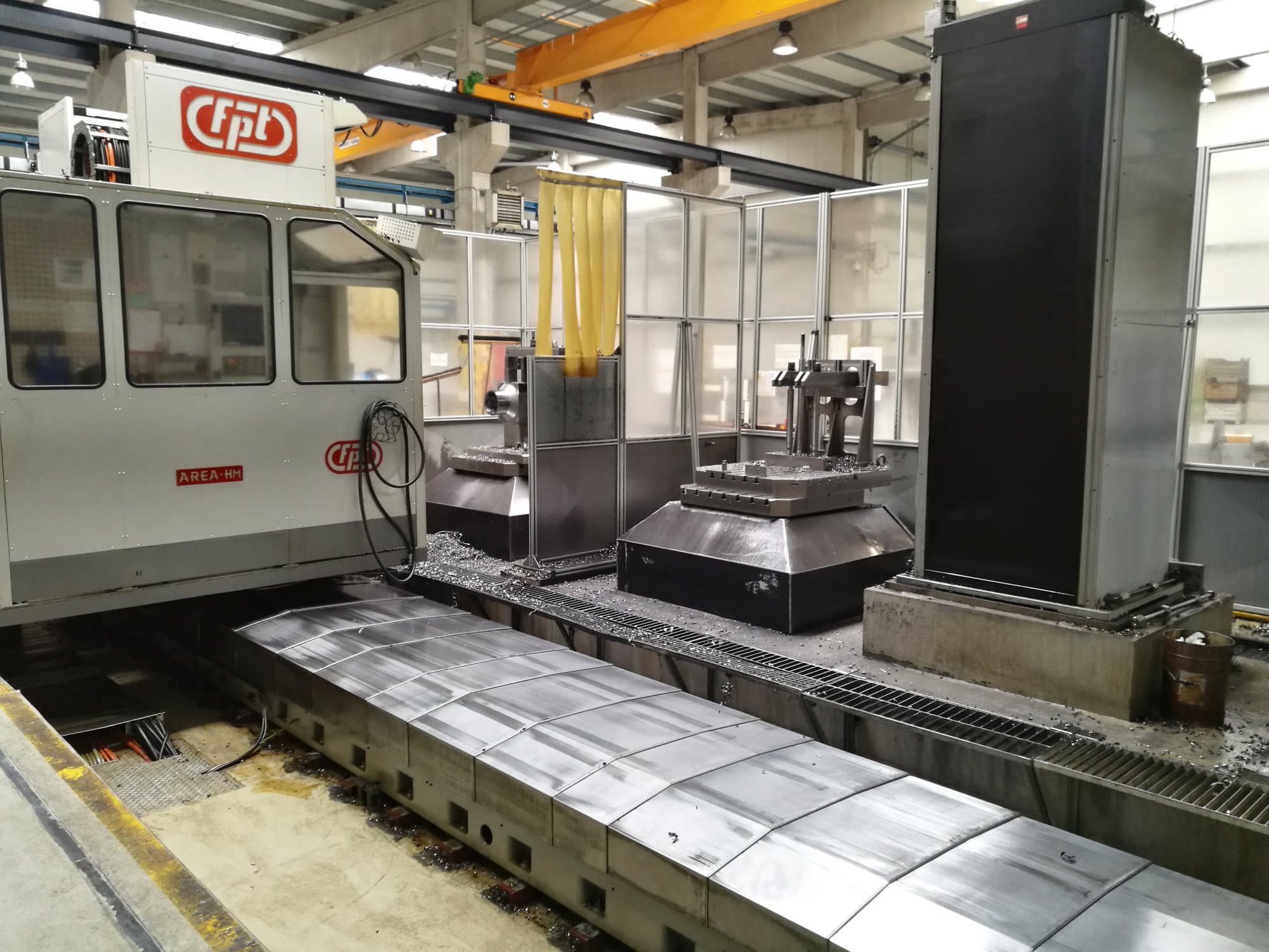 Levý pohled na FPT AREA M stroj