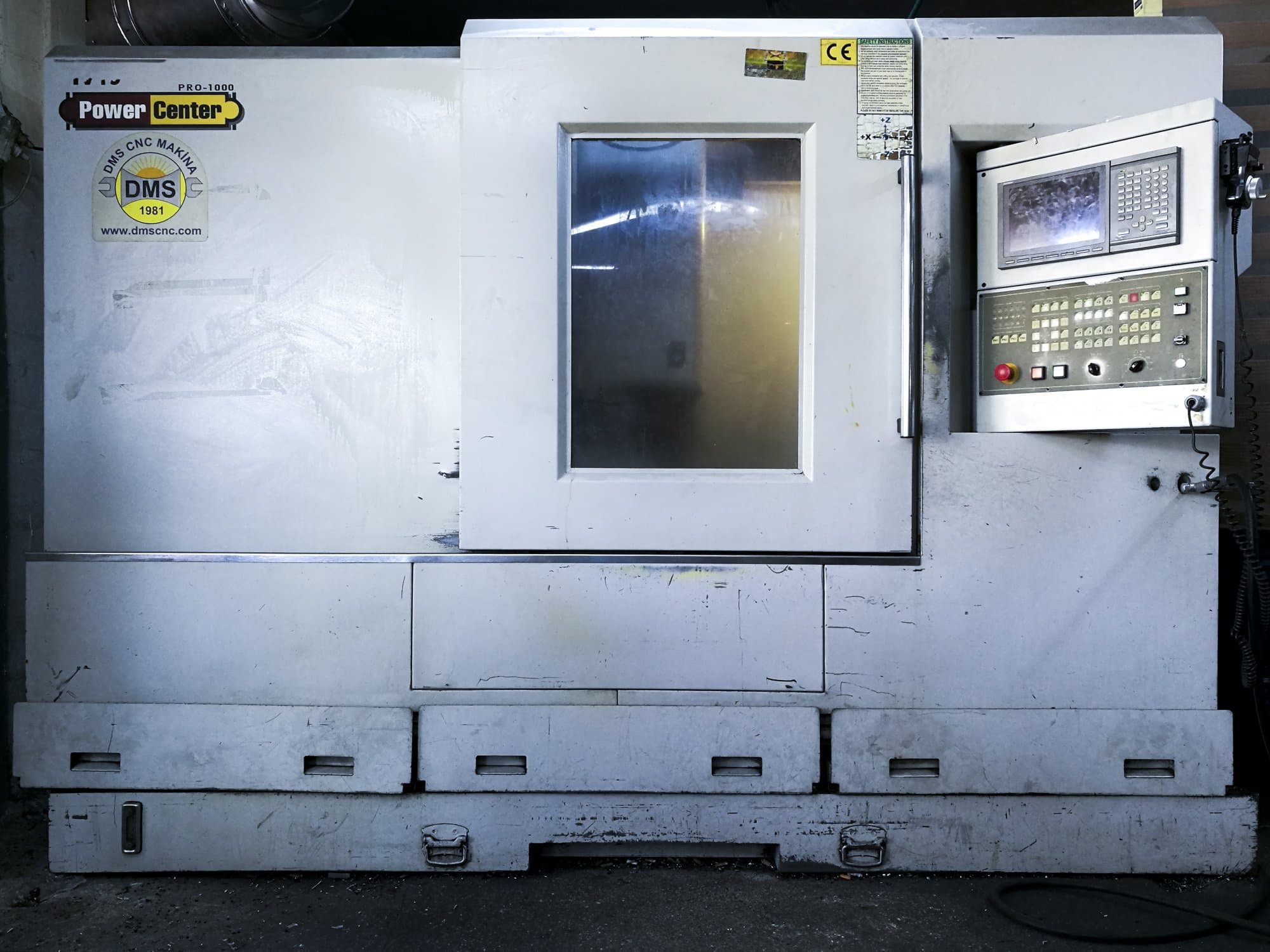 Čelní pohled na Hartford PRO1000S stroj