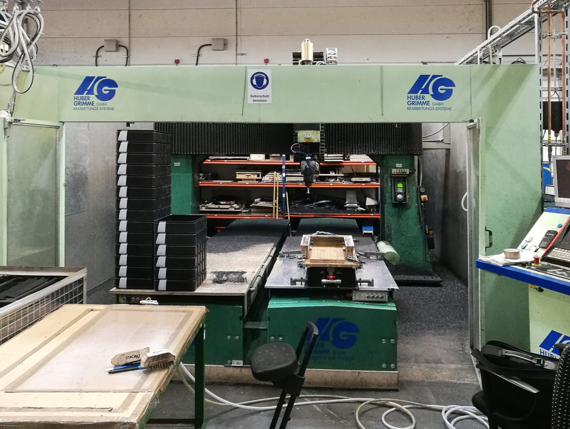 Čelní pohled na Huber&Grimme HG3000T stroj