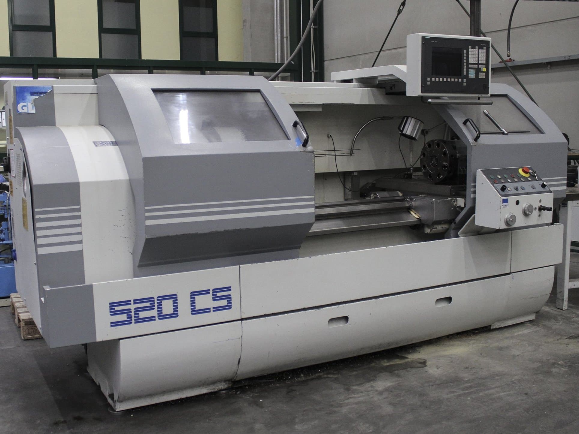 Čelní pohled na GDW 520CS stroj