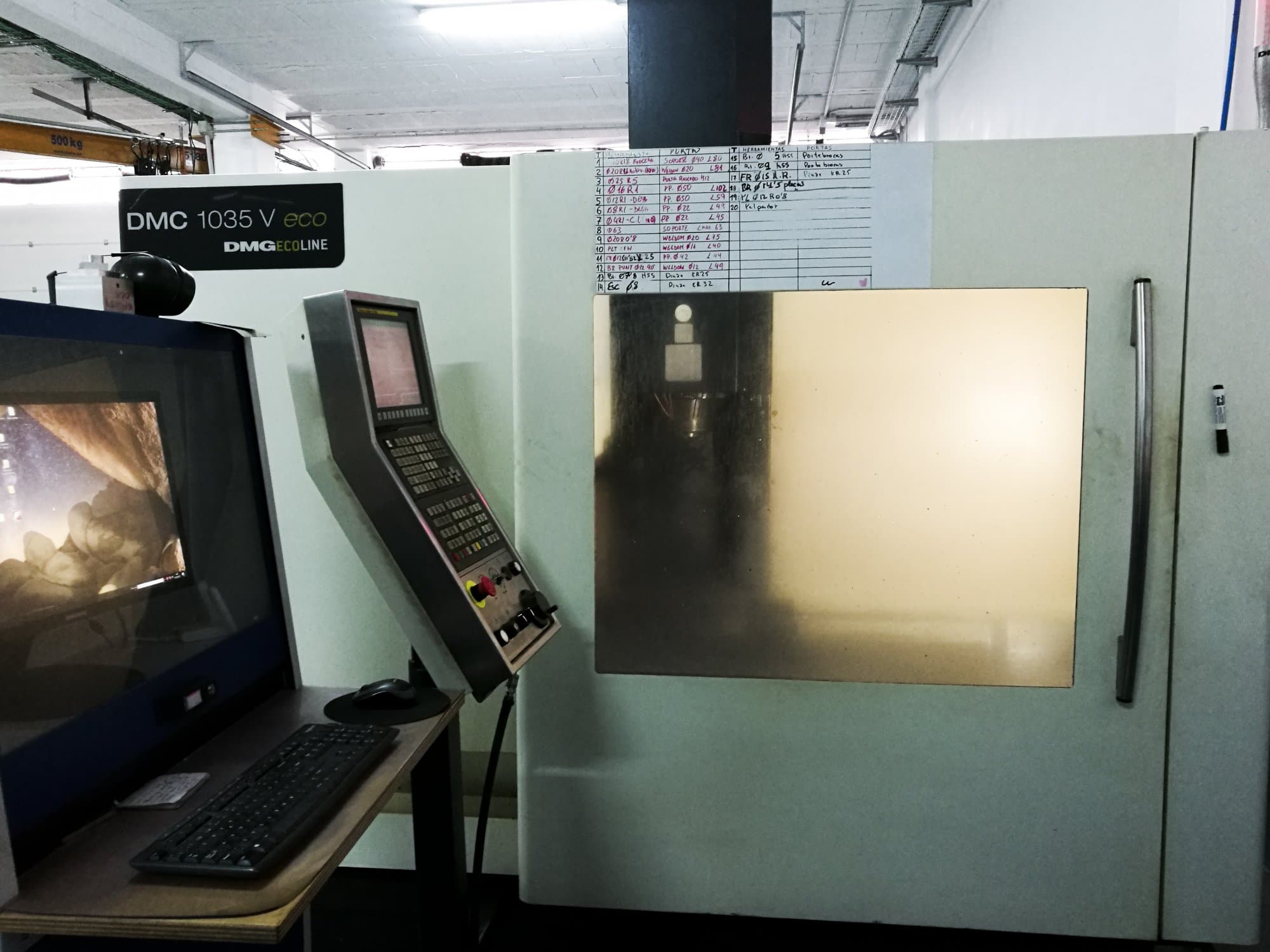 Čelní pohled  na DMG MORI DMC 1035 V eco stroj