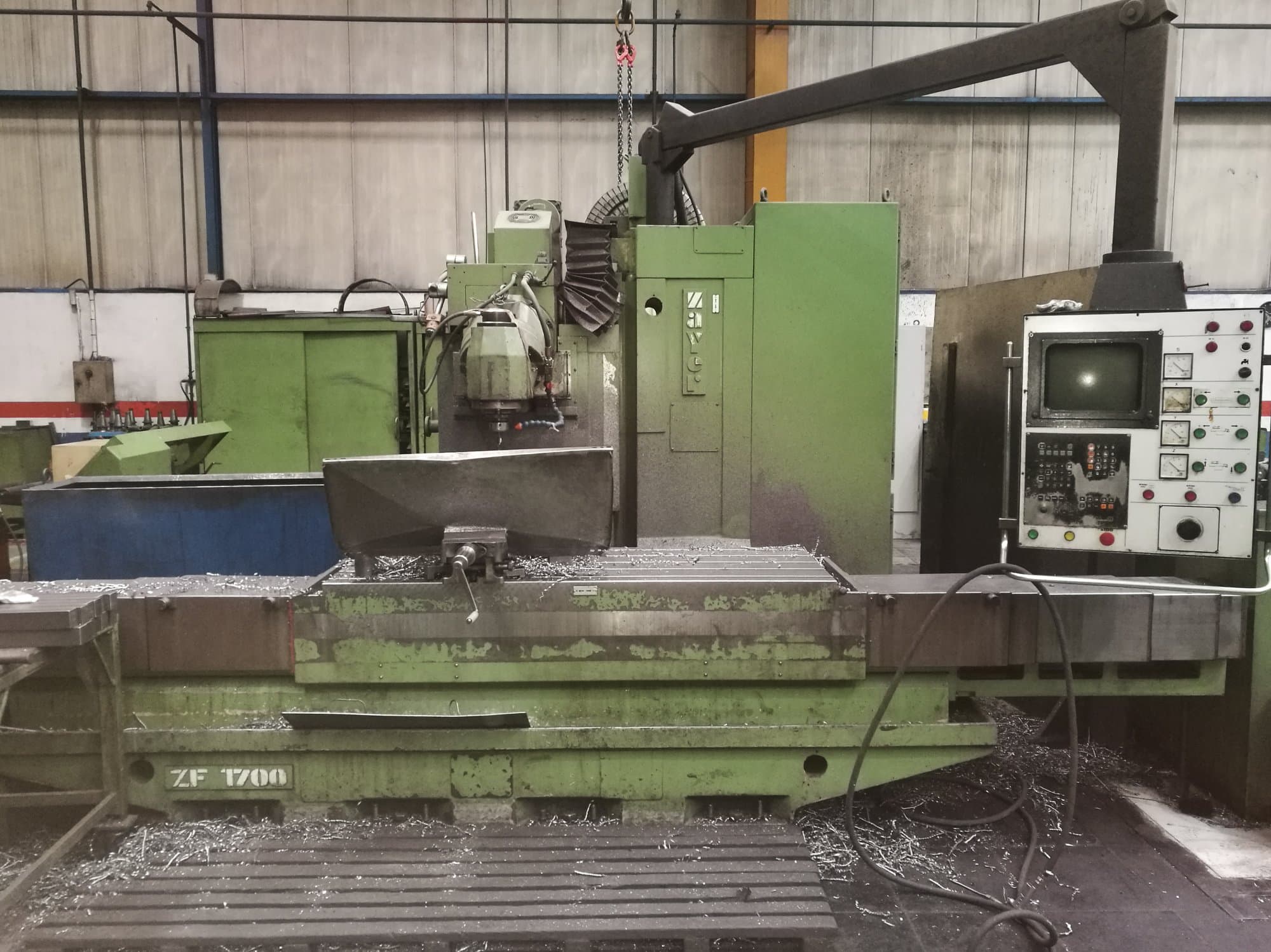 Levý pohled  na Zayer ZF 1700 stroj