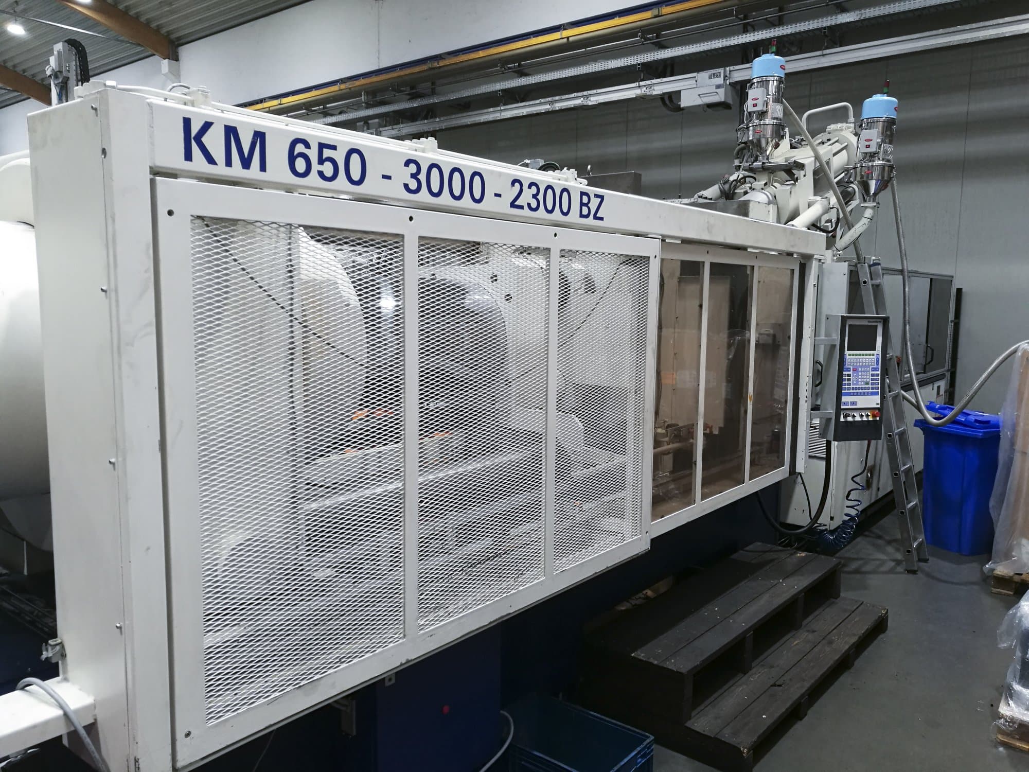 Levý pohled 1 na Krauss Maffei 650-3000-2300 BZ stroj