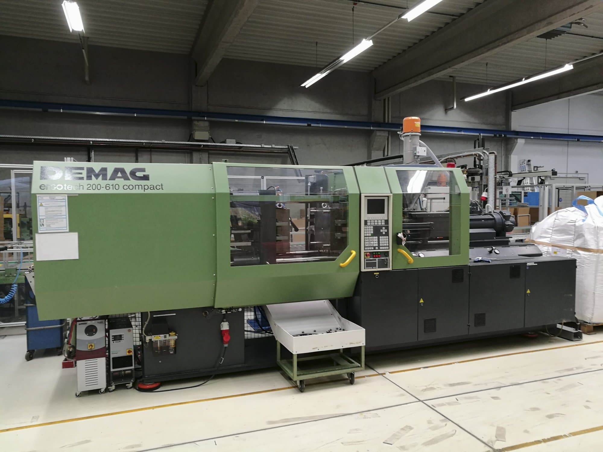 Levý pohled na DEMAG Ergotech 200-610 NC stroj
