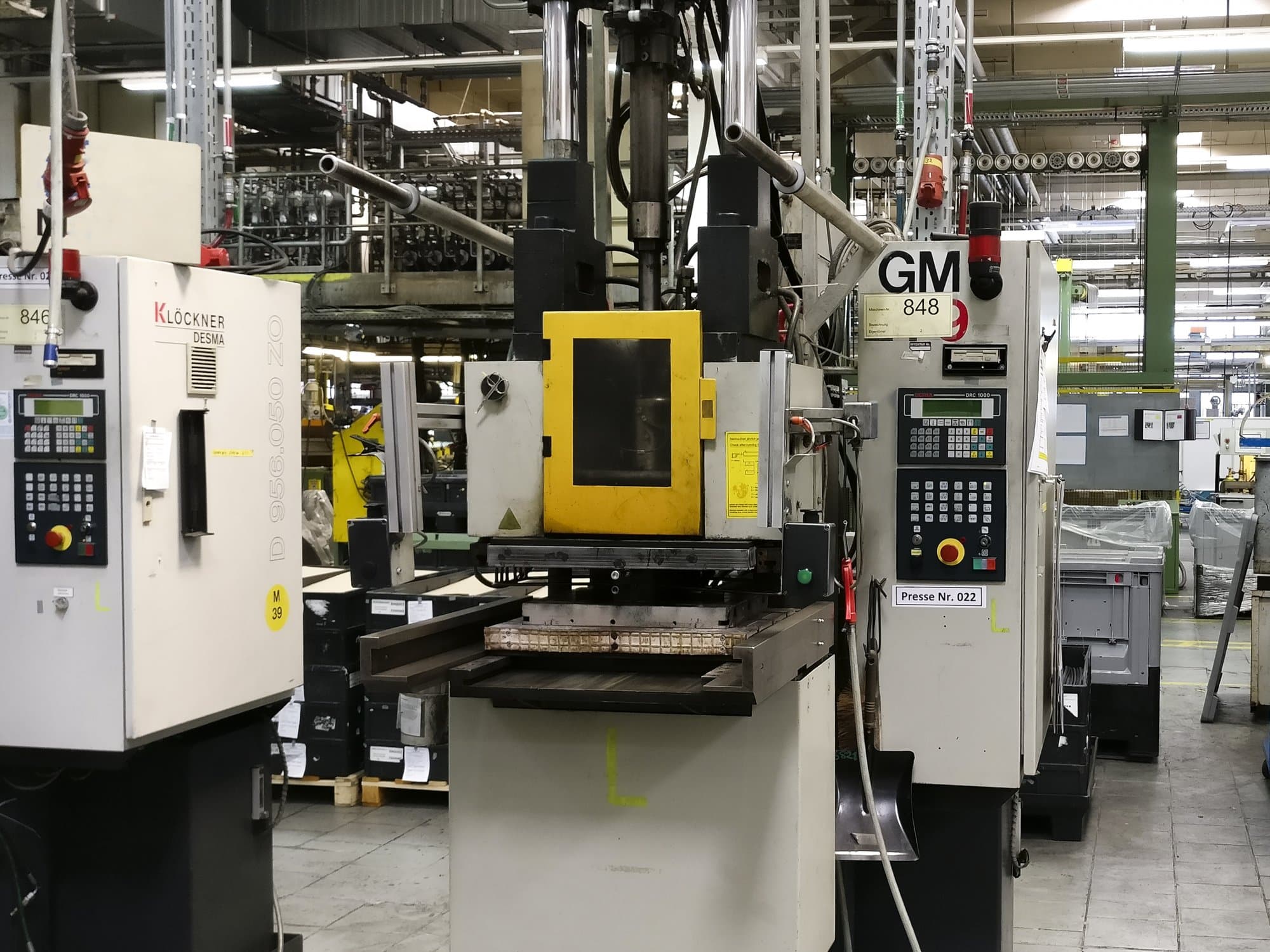 Čelní pohled  na Kloeckner Desma 956.050 stroj