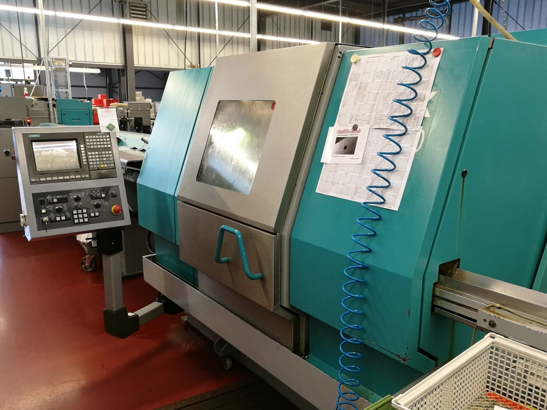 Pravý pohled na Index G200 stroj