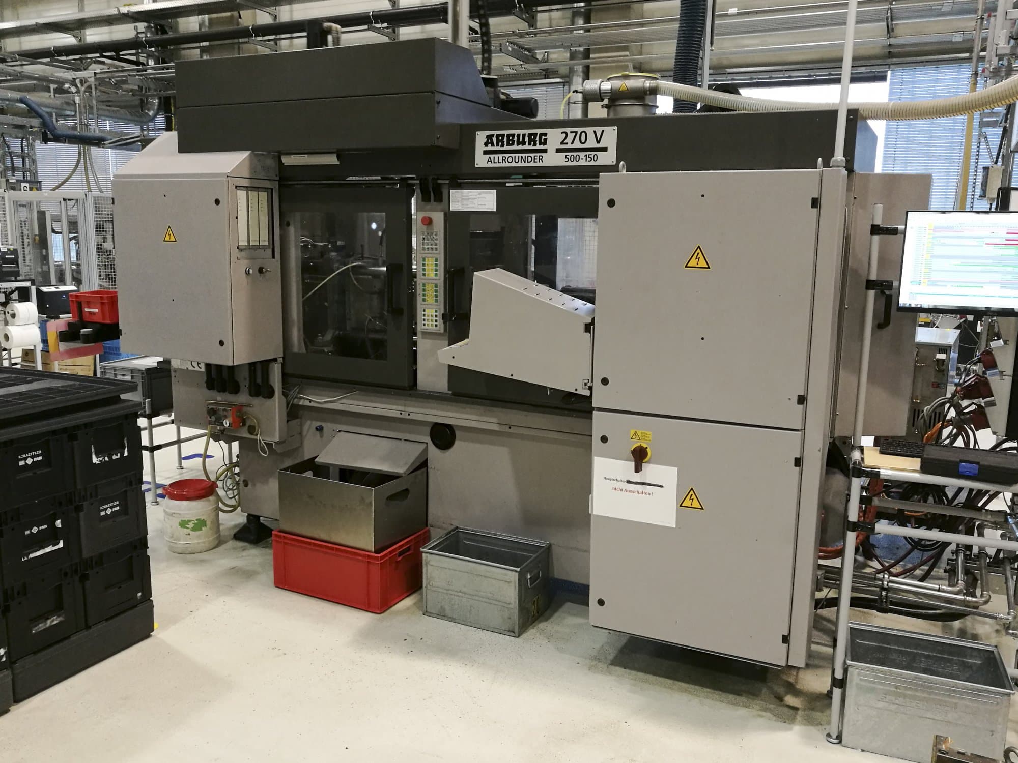 Pravý pohled na Arburg 270V 500-150 stroj