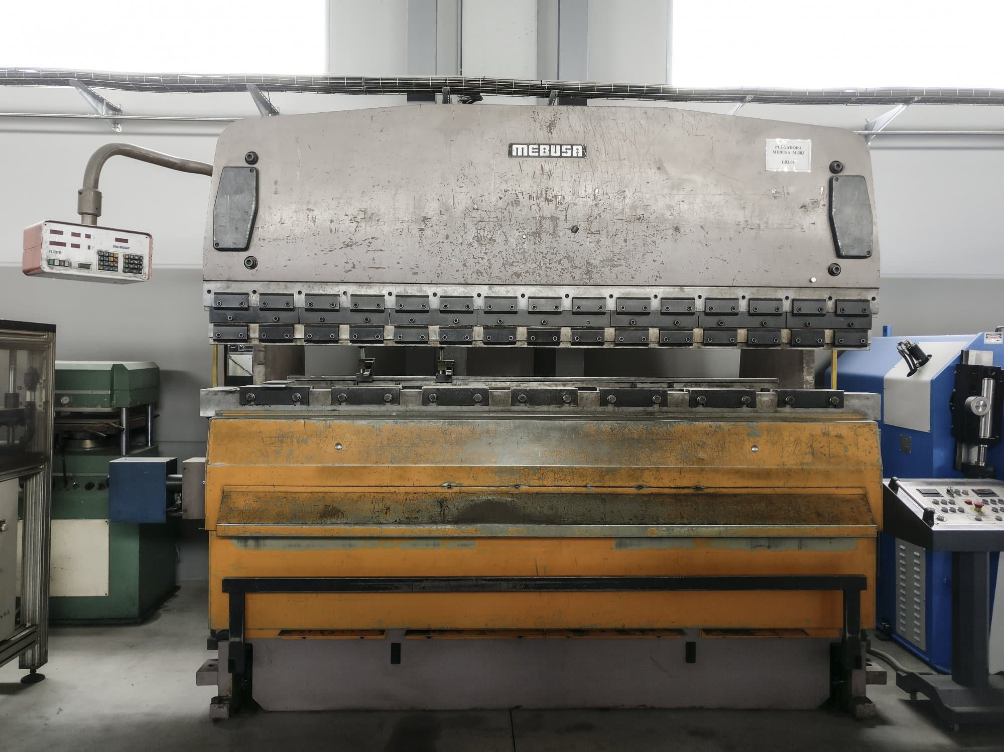 Čelní pohled  na MEBUSA PH-173 stroj