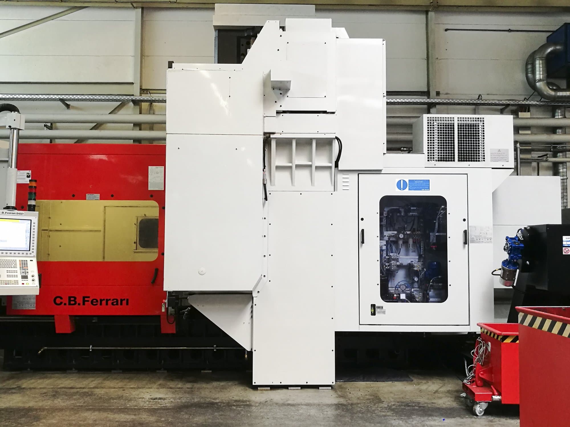 Čelní pohled na C.B. Ferrari D432 stroj