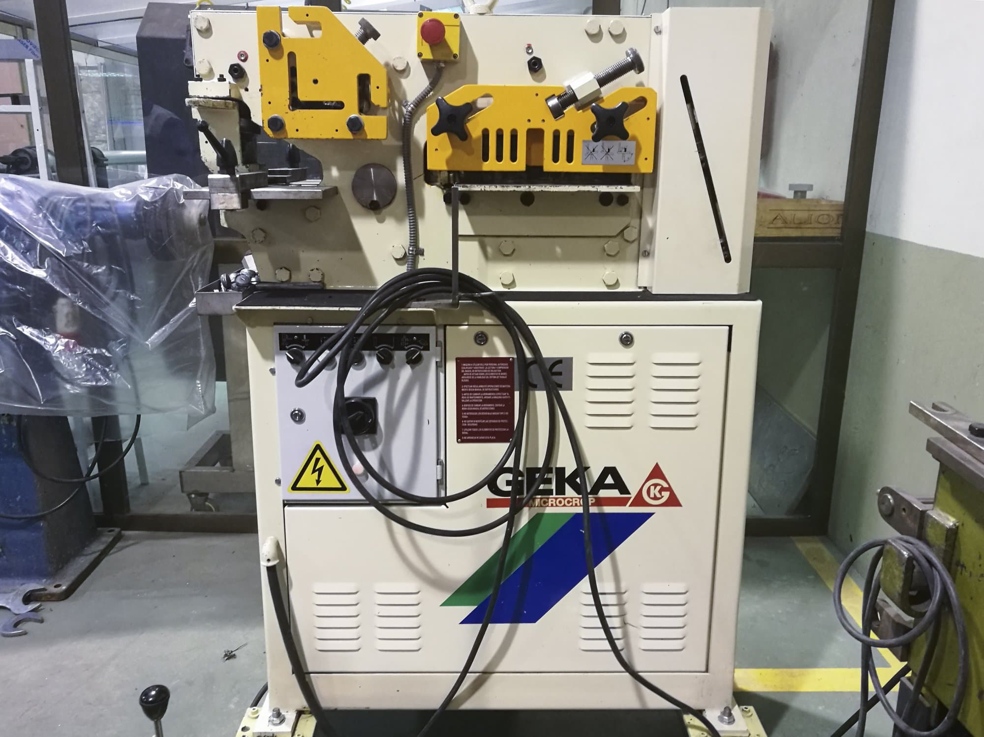 Čelní pohled  1 na GEKA MICROCROP stroj