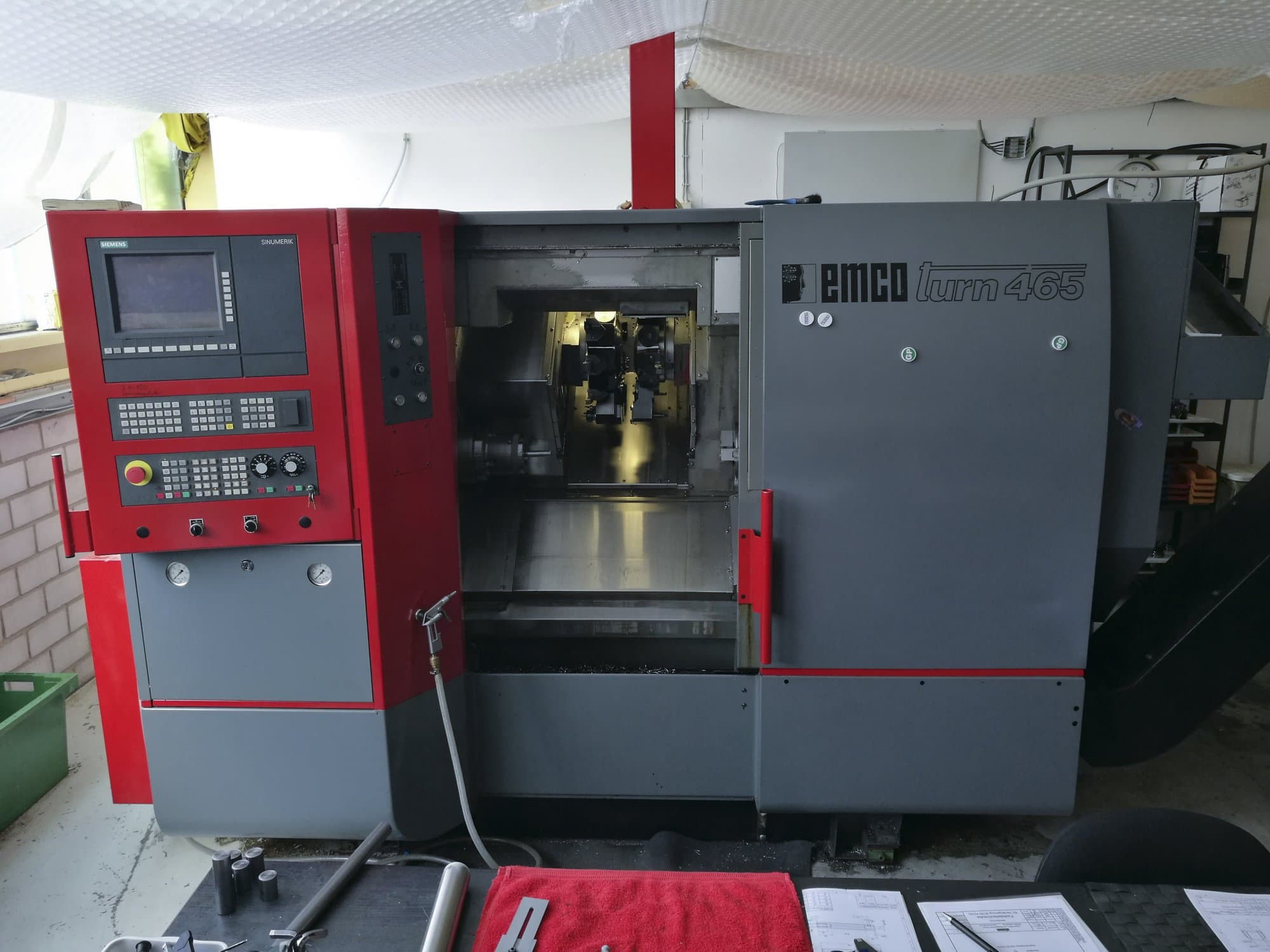 Čelní pohled na EMCO EMCOTURN 465 DS stroj