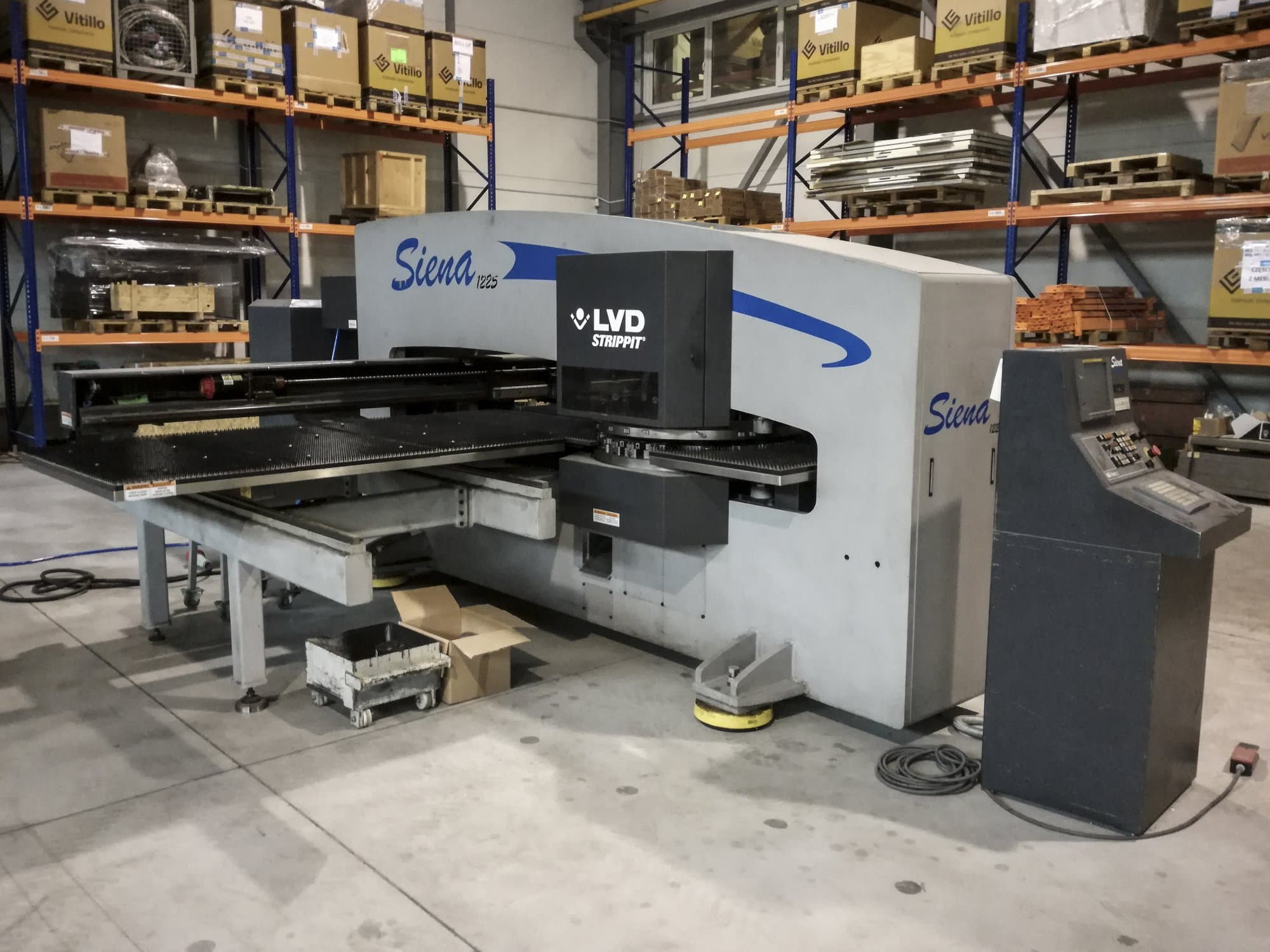 Pravý pohled 1 na LVD Siena 1225 TK stroj