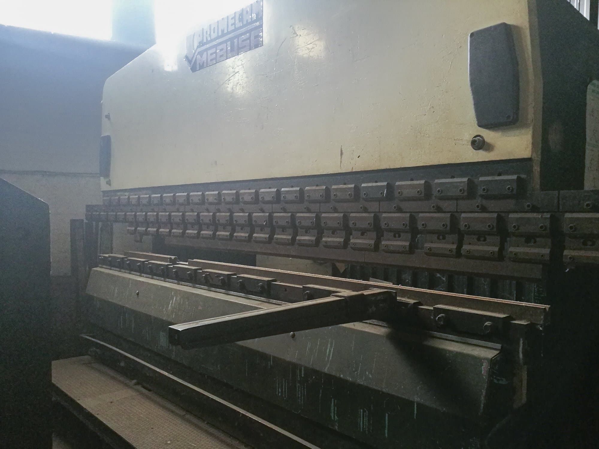 Pravý pohled  1 na PROMECAM MEBUSA RG 204 stroj