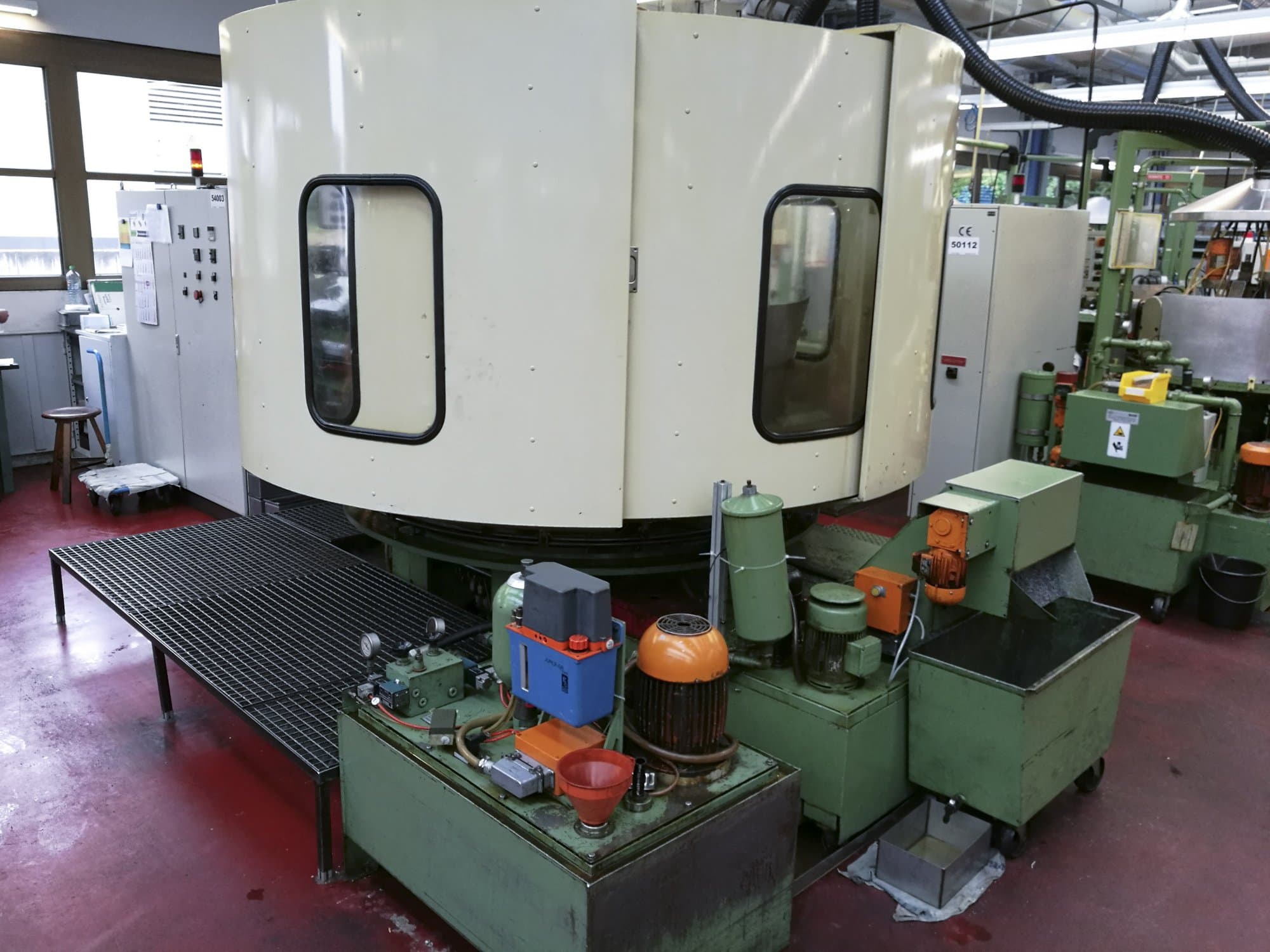 Čelní pohled na RIS-INGOLD Rismatic 151G-12 stroj
