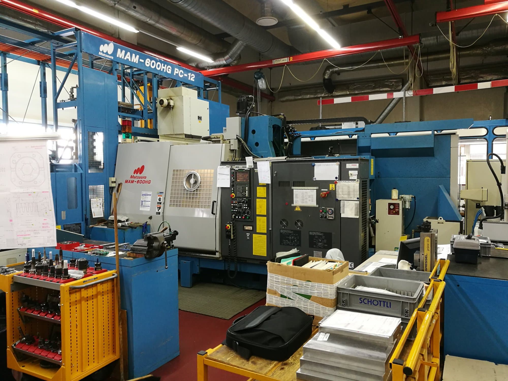 Čelní pohled na Matsuura MAM 600HG PC-12 stroj