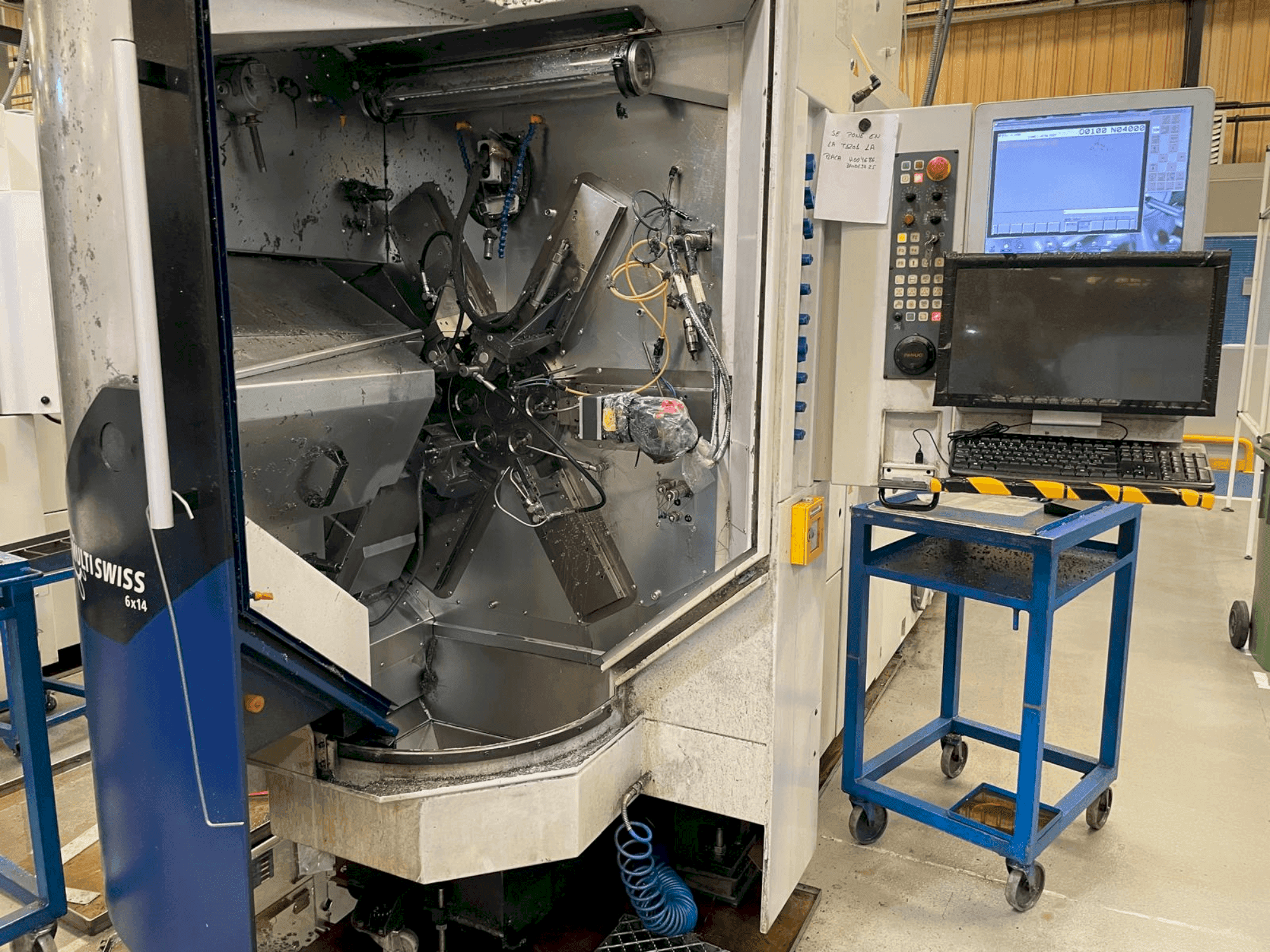 Čelní pohled na TORNOS MultiSwiss 6x14 stroj