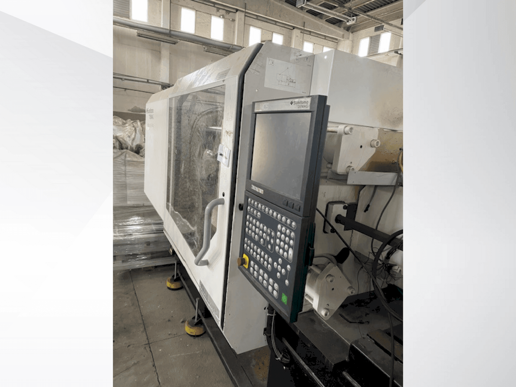Čelní pohled na SUMITOMO SHI DEMAG IntElect 160/520-340 smart stroj