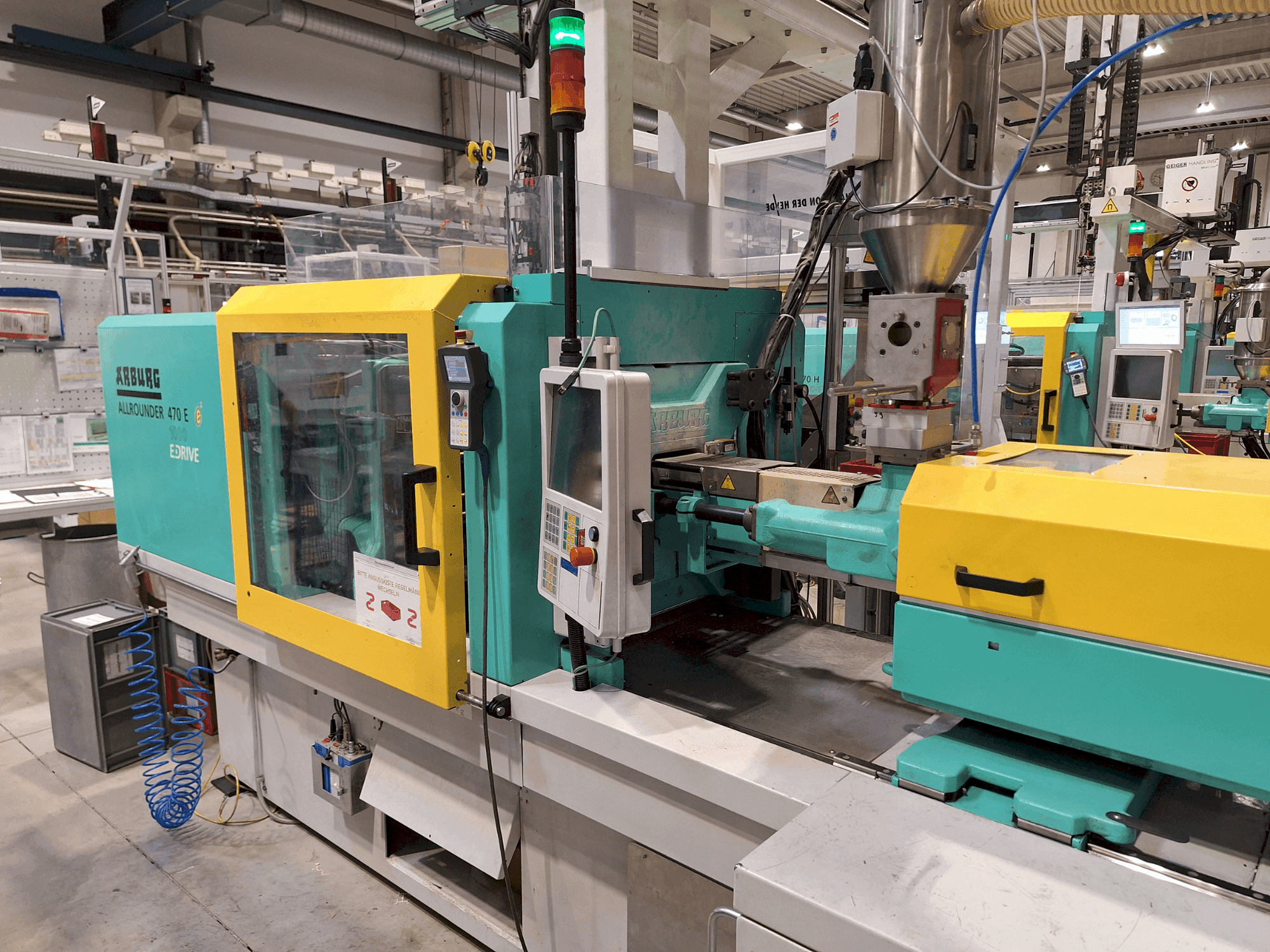 Čelní pohled na Arburg 470 E 1000-700 (2011) stroj