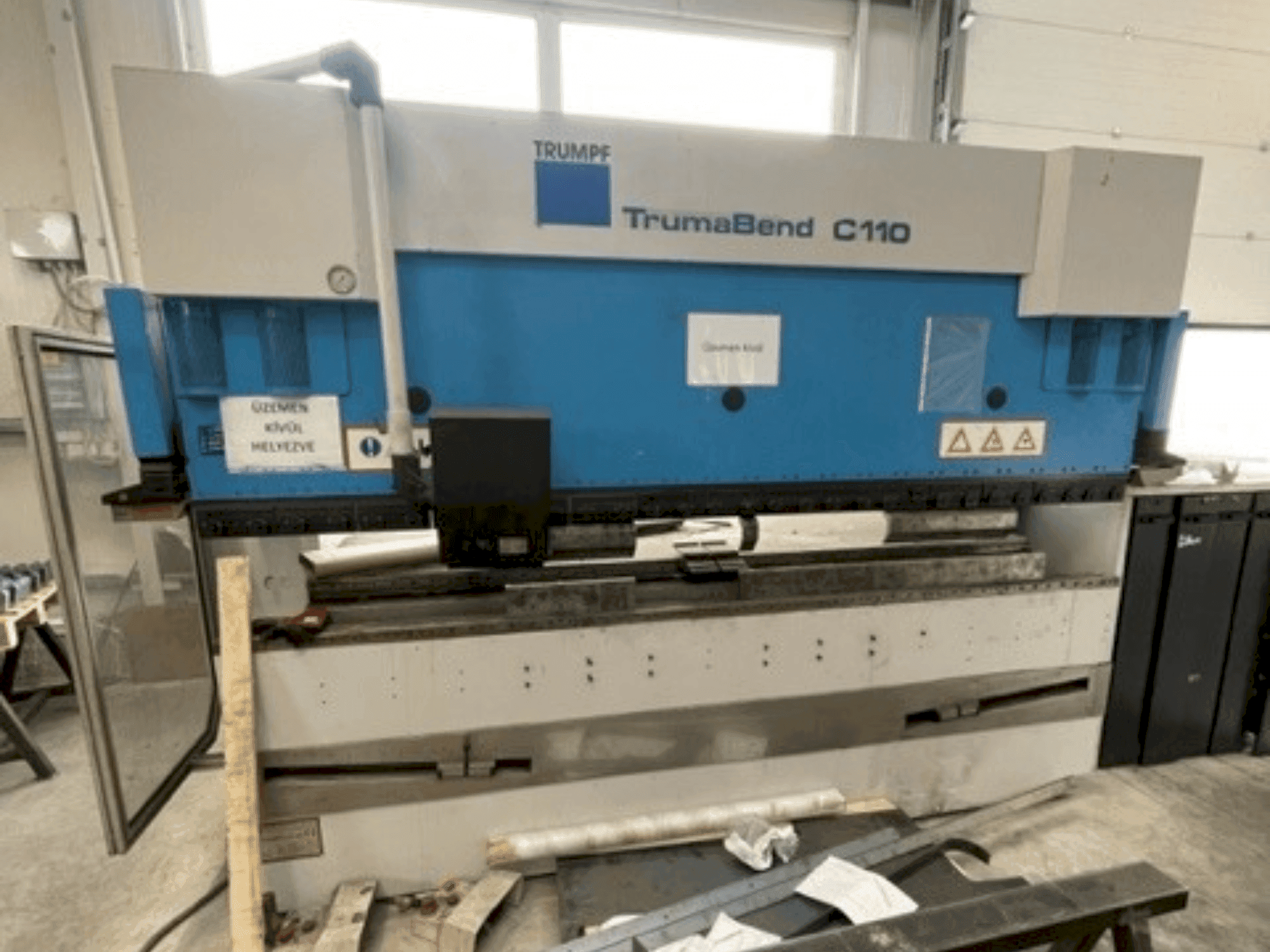 Čelní pohled na TRUMPF TrumaBend C110 stroj