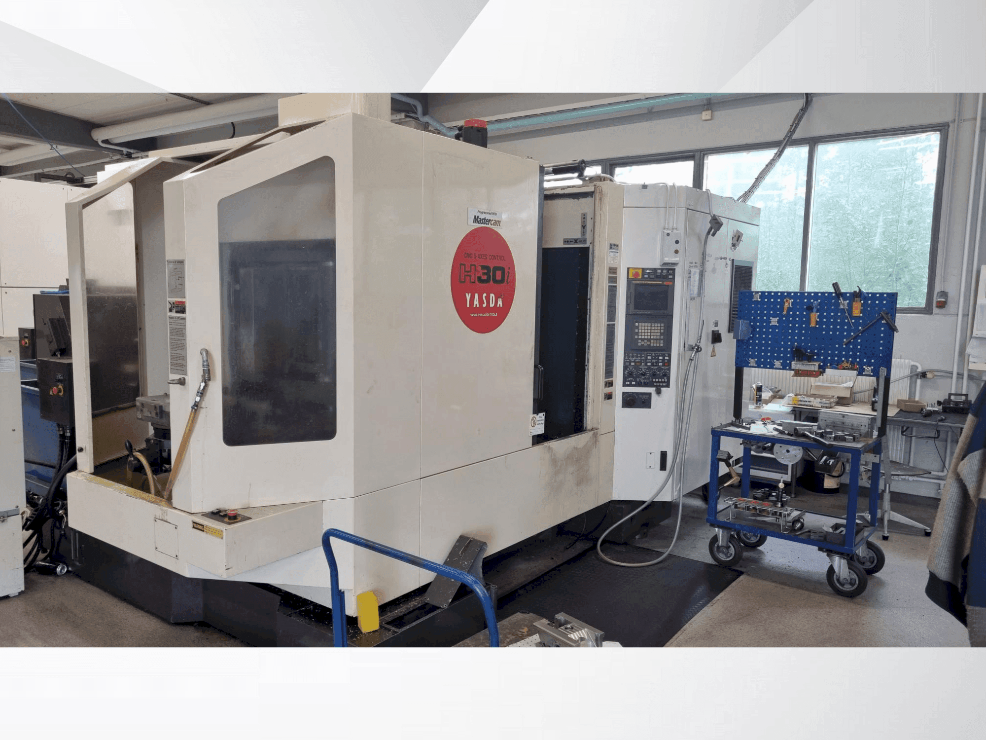 Čelní pohled na YASDA H-30i stroj