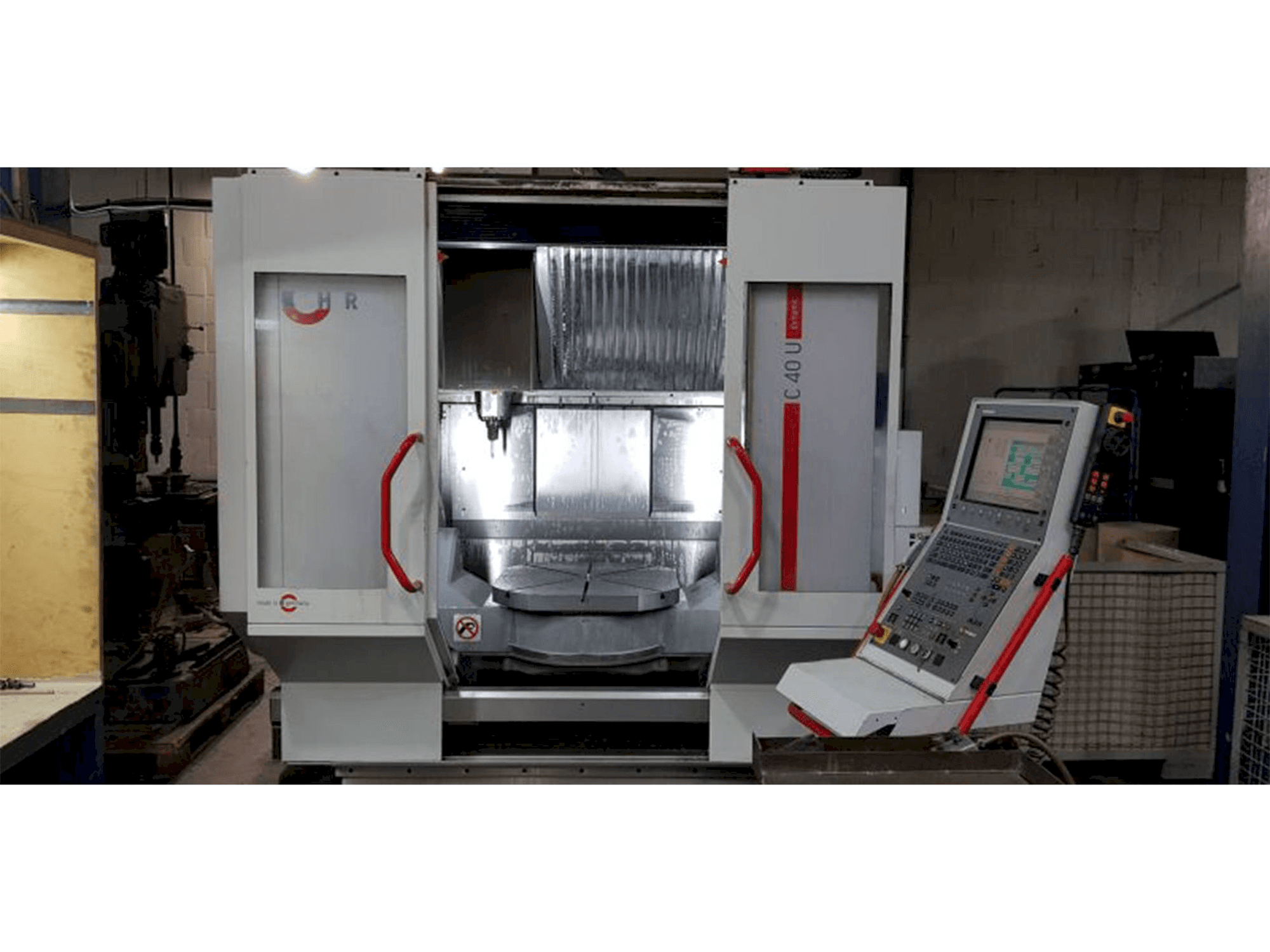 Čelní pohled na HERMLE C40 U MT stroj