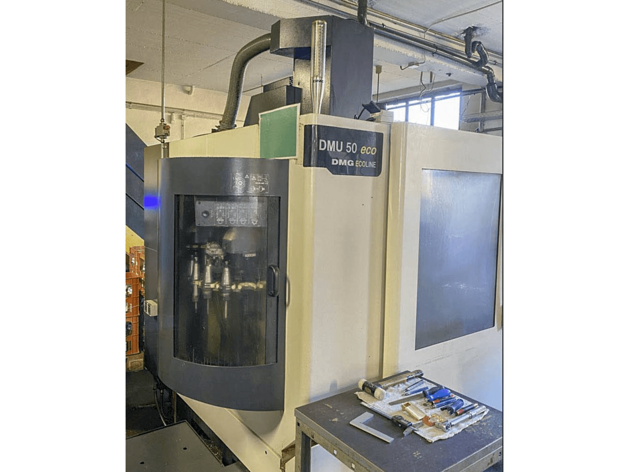 Čelní pohled na DMG MORI DMU 50 eco stroj