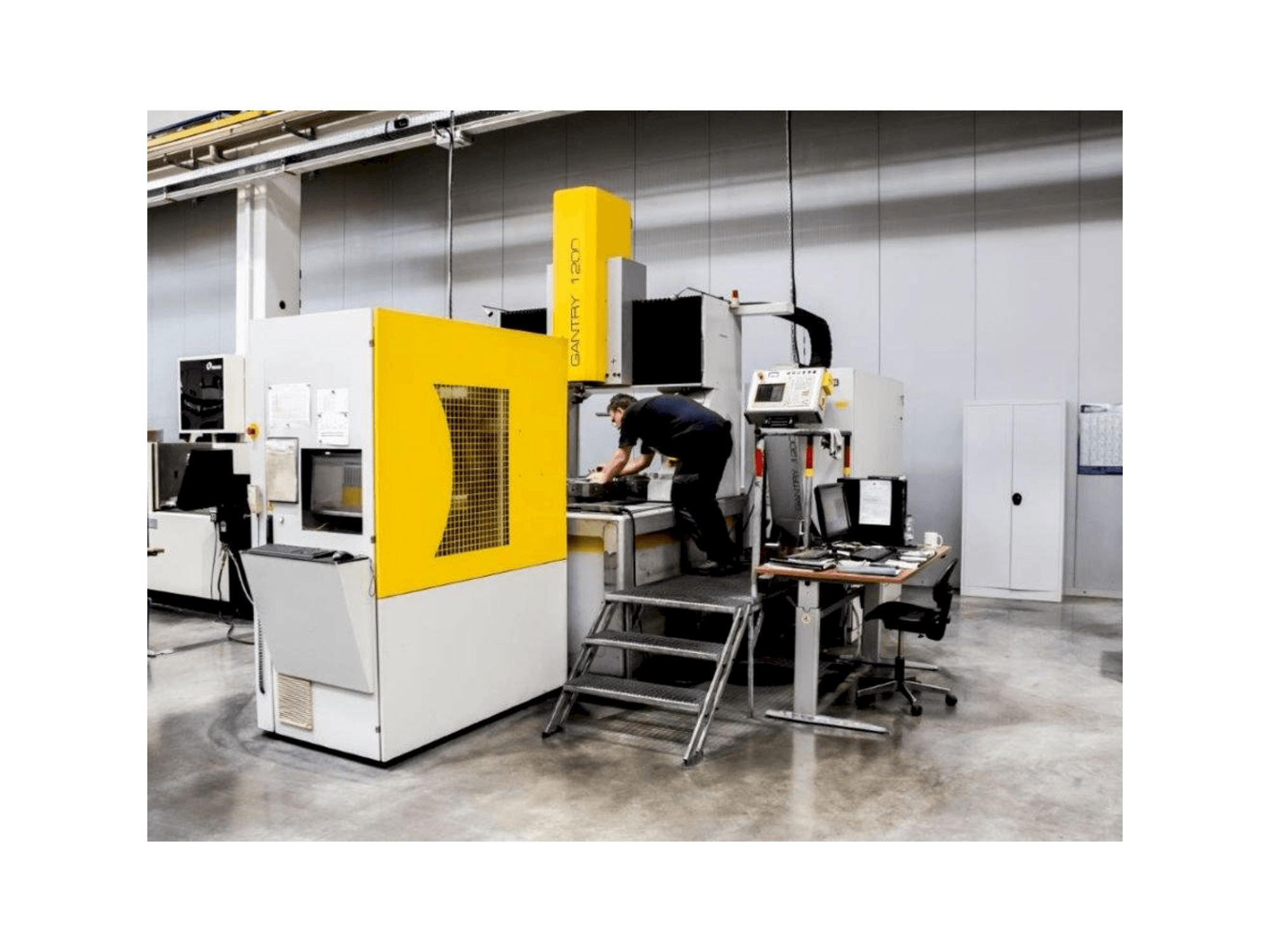 Čelní pohled na OPS-INGERSOLL Gantry 1200 stroj