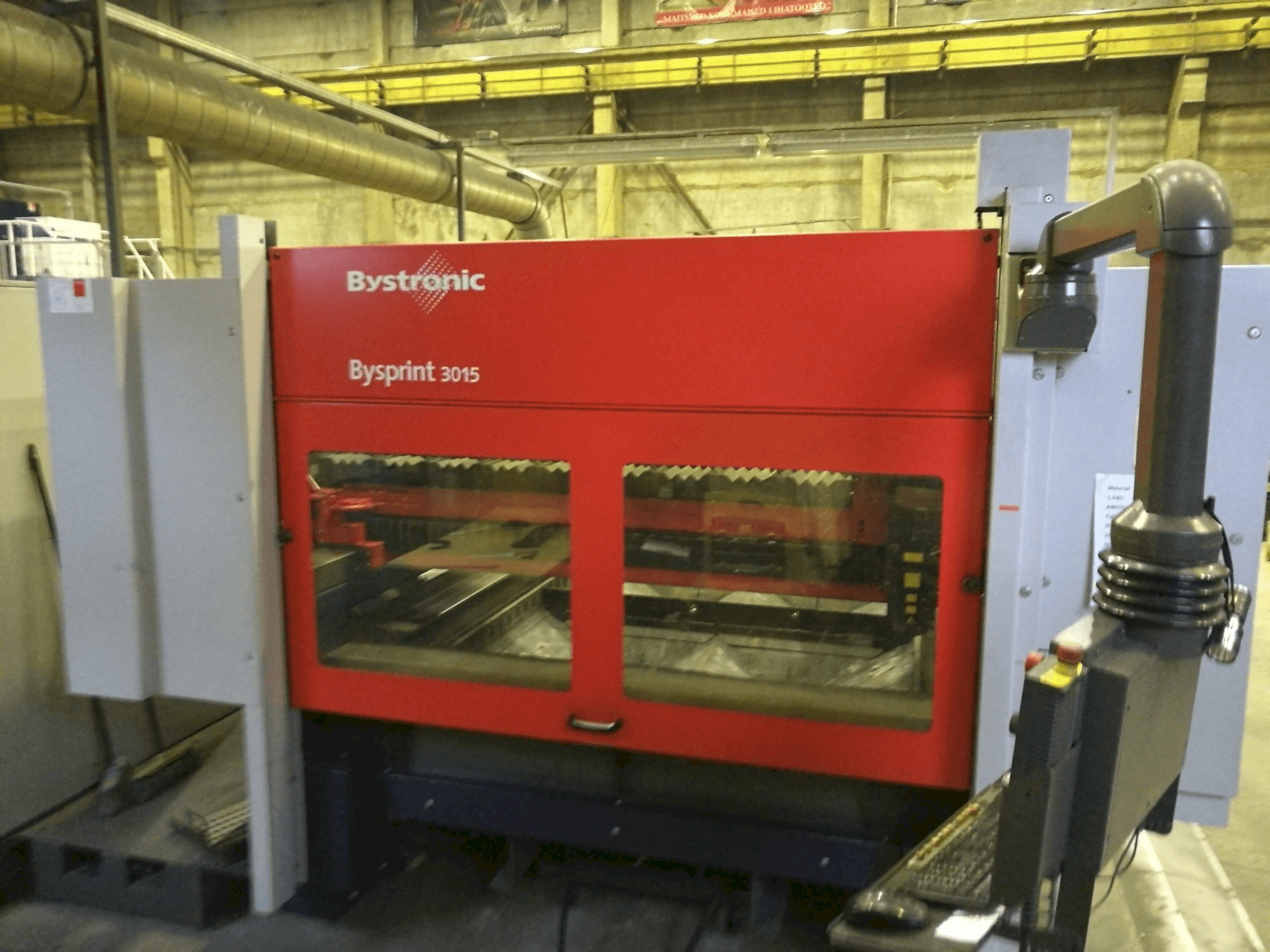 Čelní pohled na Bystronic Bysprint 3015 stroj