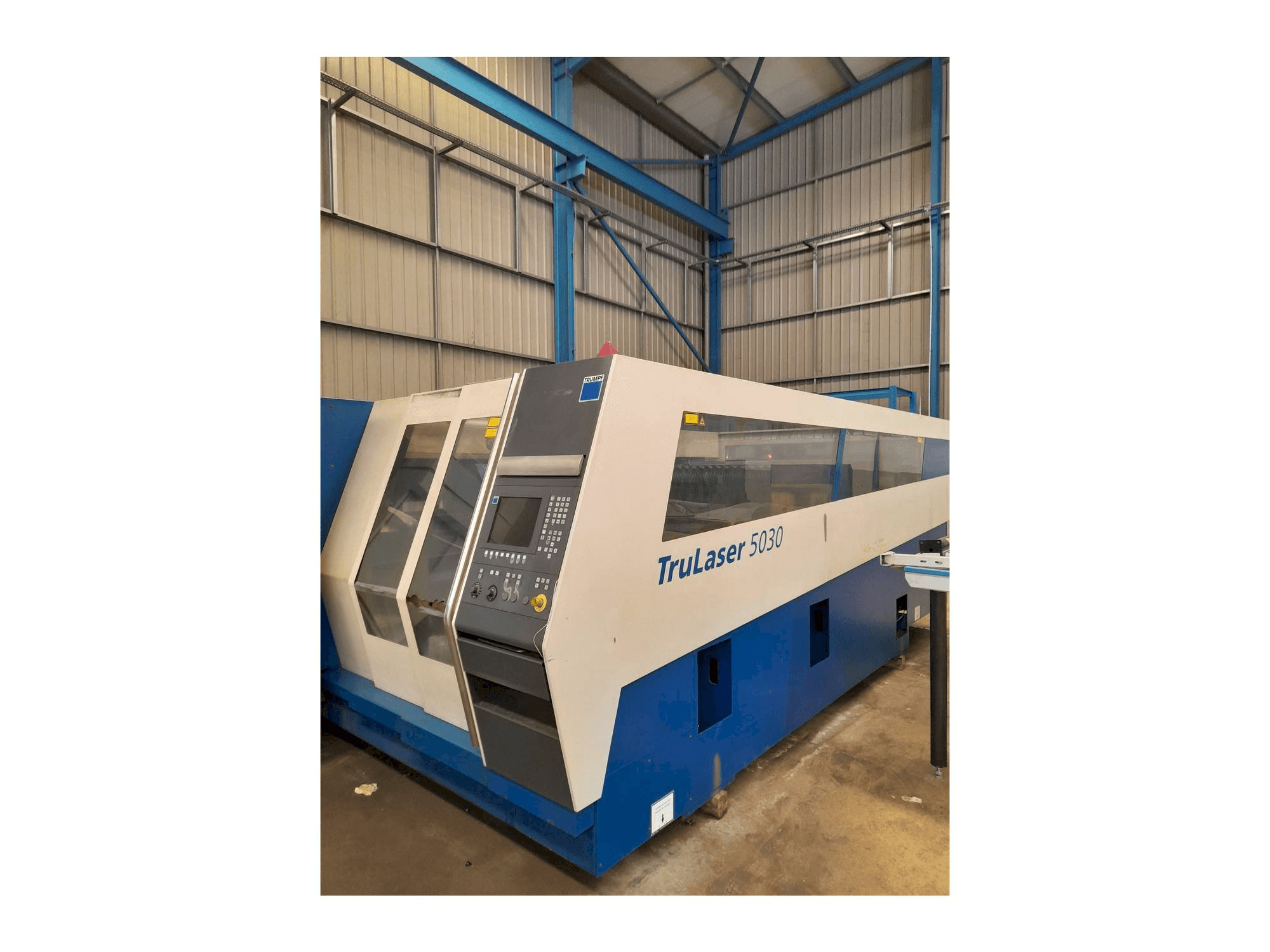 Čelní pohled na Trumpf Trulaser 5030 stroj