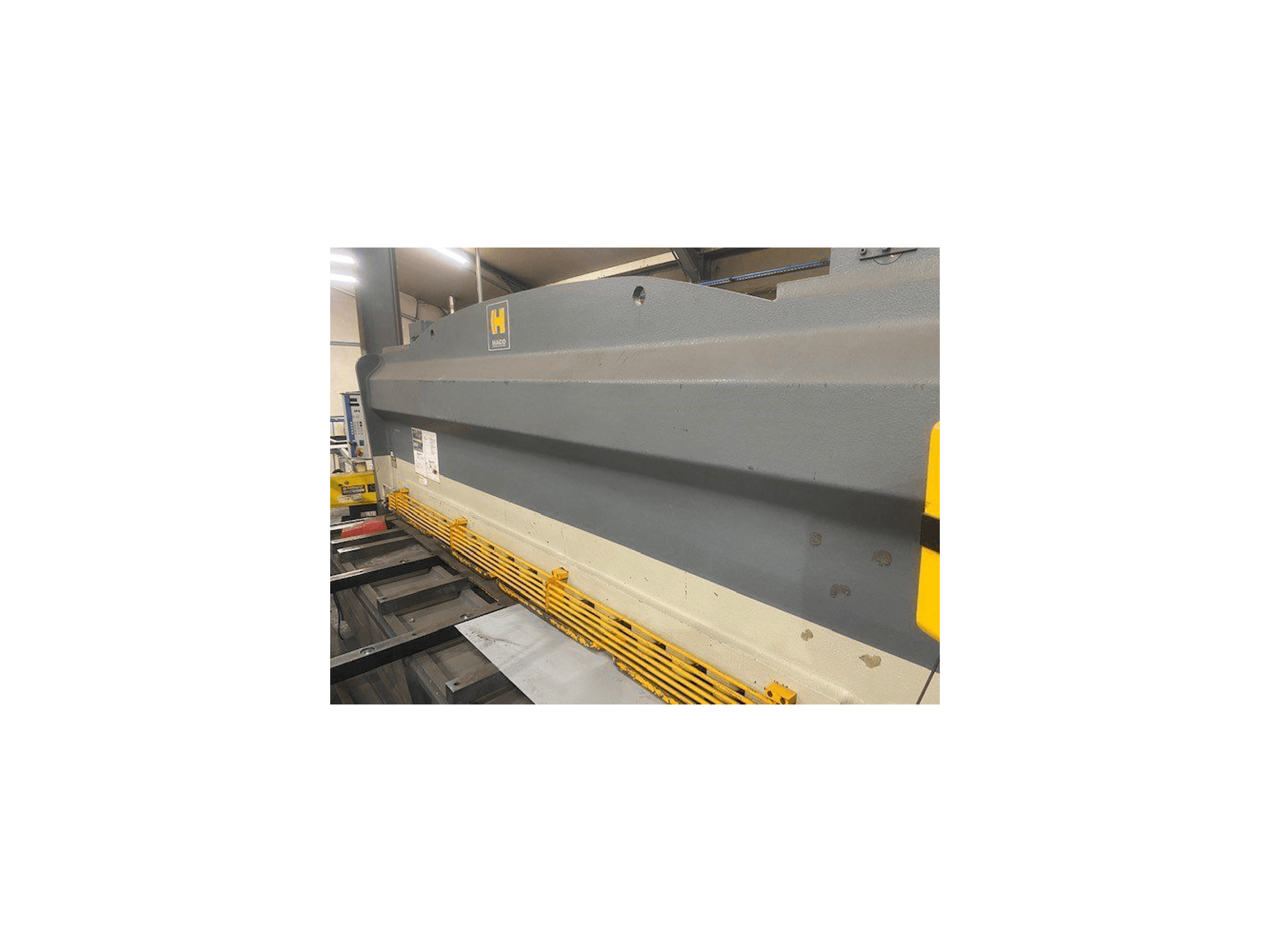 Čelní pohled na HACO HSL stroj