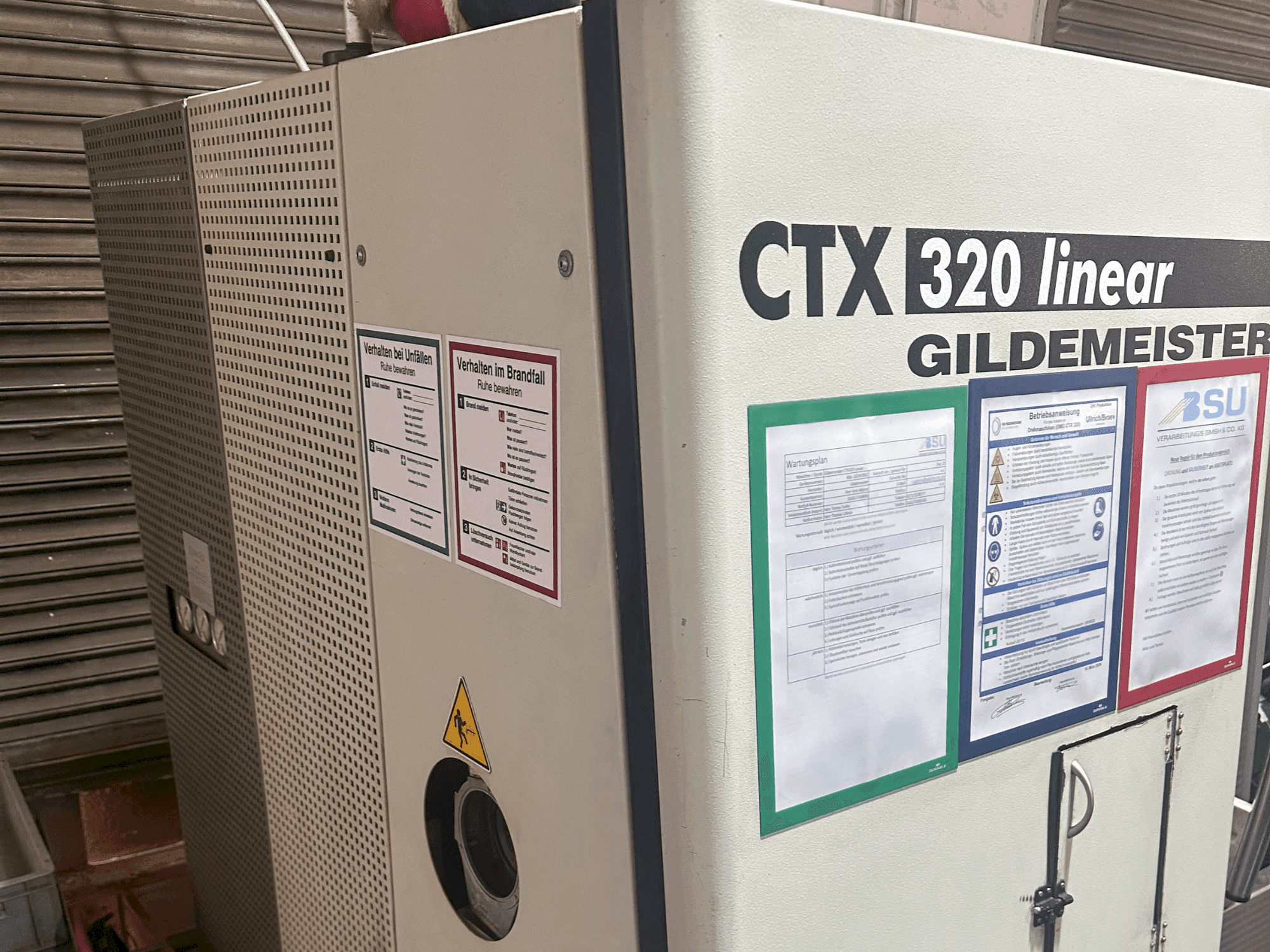 Čelní pohled na DMG CTX 320 Linear V5 stroj