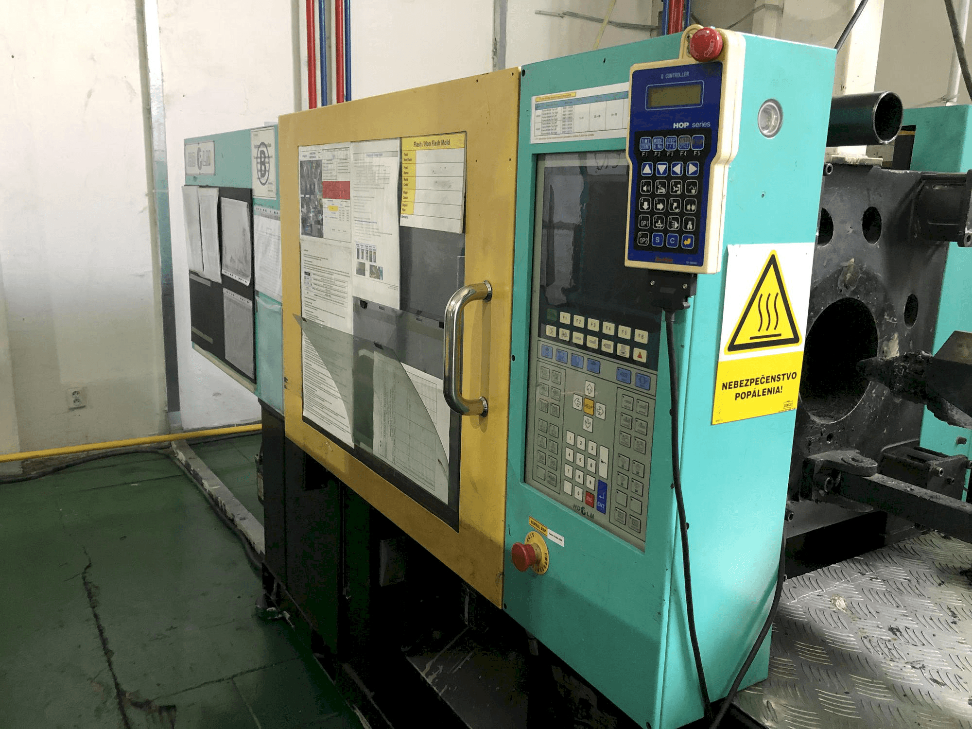 Čelní pohled na Hyundai K-120V stroj