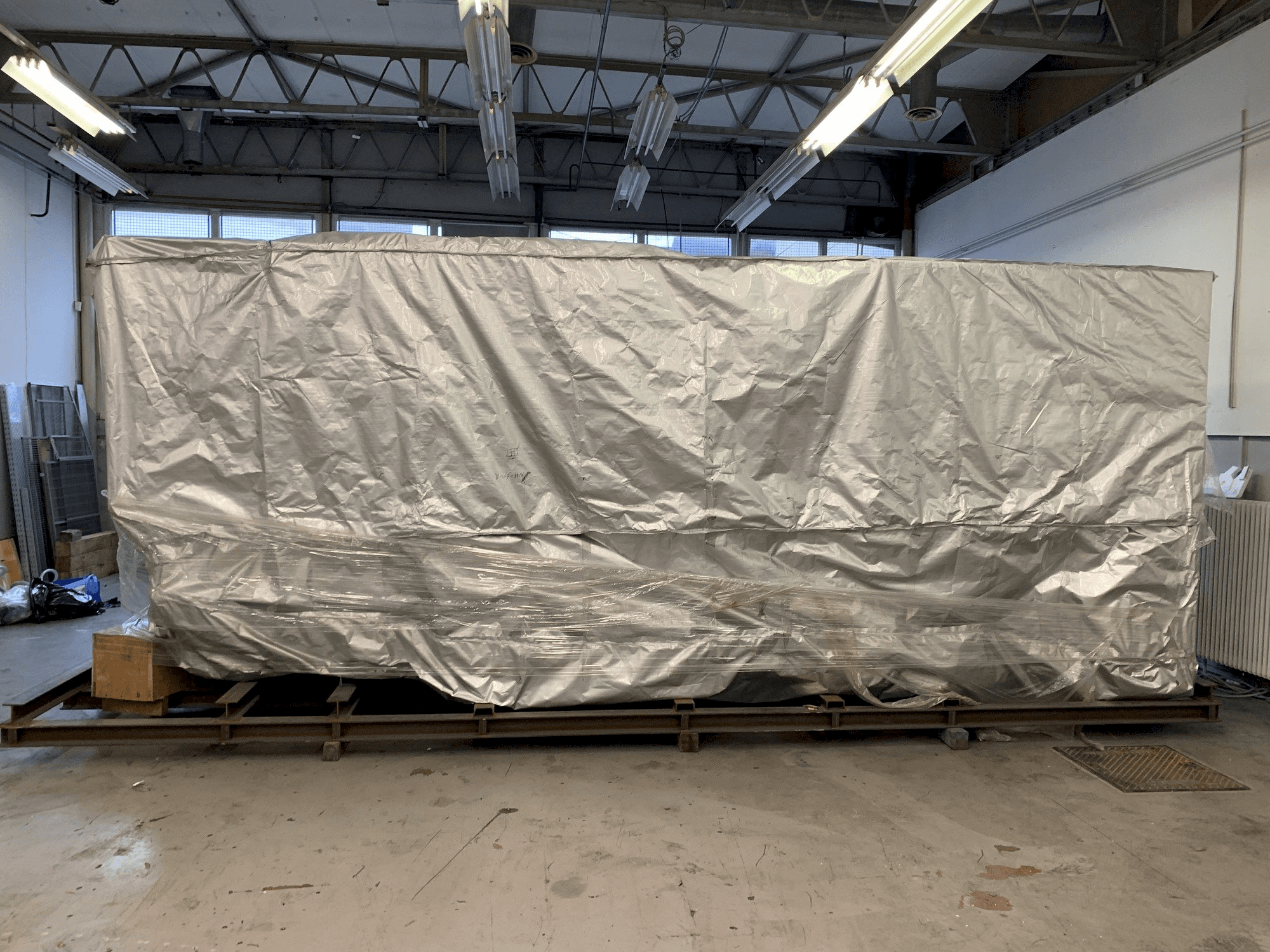 Čelní pohled na YCM NH 500A stroj